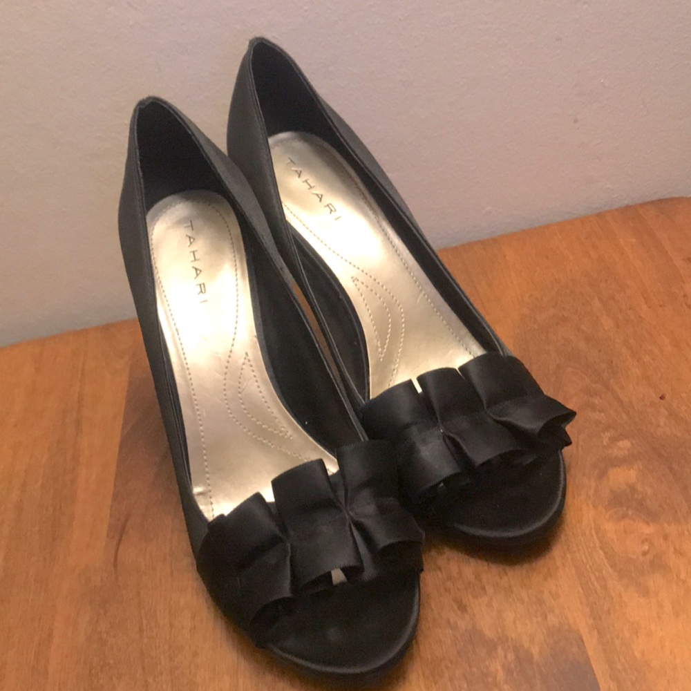 Tahari Sloan satin ruffle heels